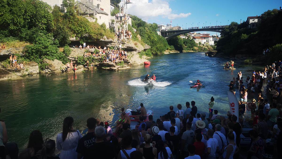  spašen muškarac koji se davio u neretvi 