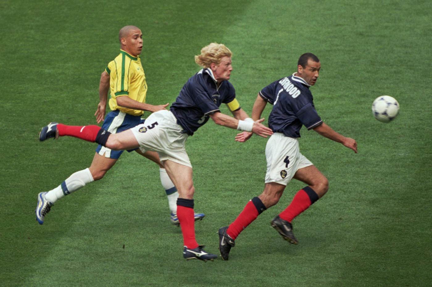  Fudbaler Kolin Hendri osuđen zbog uznemiravanja bivše djevojke 