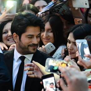   Burak Ozdživit novi izgled 