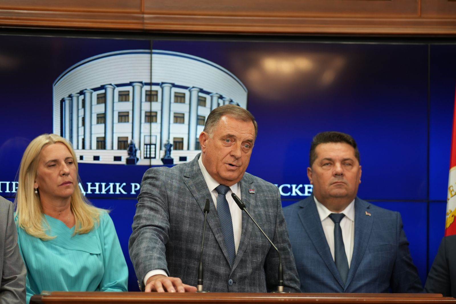  cik danas razmatra oduzimanje mandata dodiku 