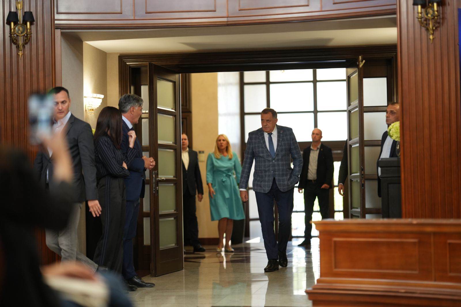  šta kaže izborni zakon o presudi dodiku 