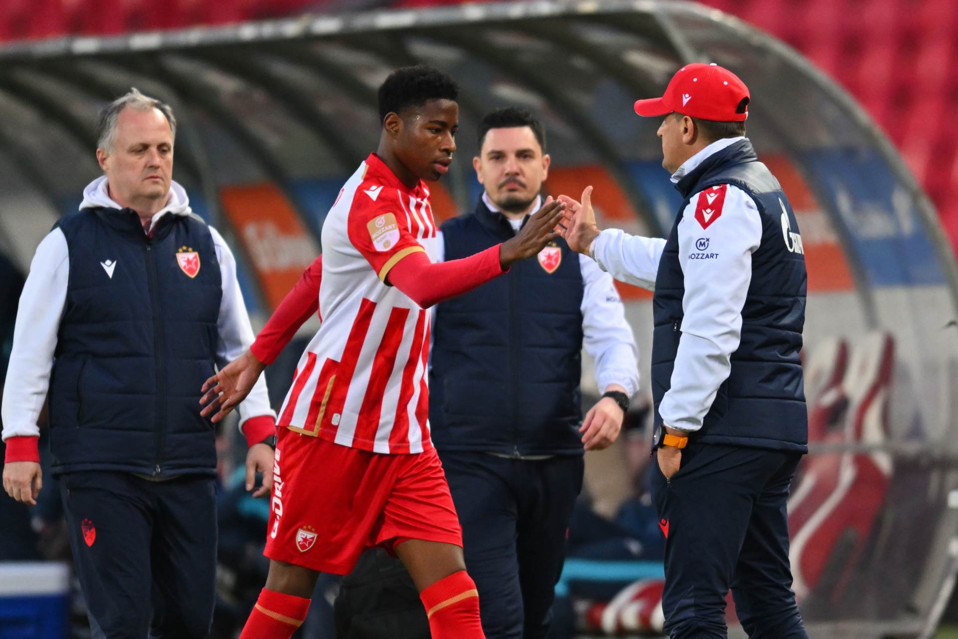  Kejmer Sandoval napušta Crvenu zvezdu 