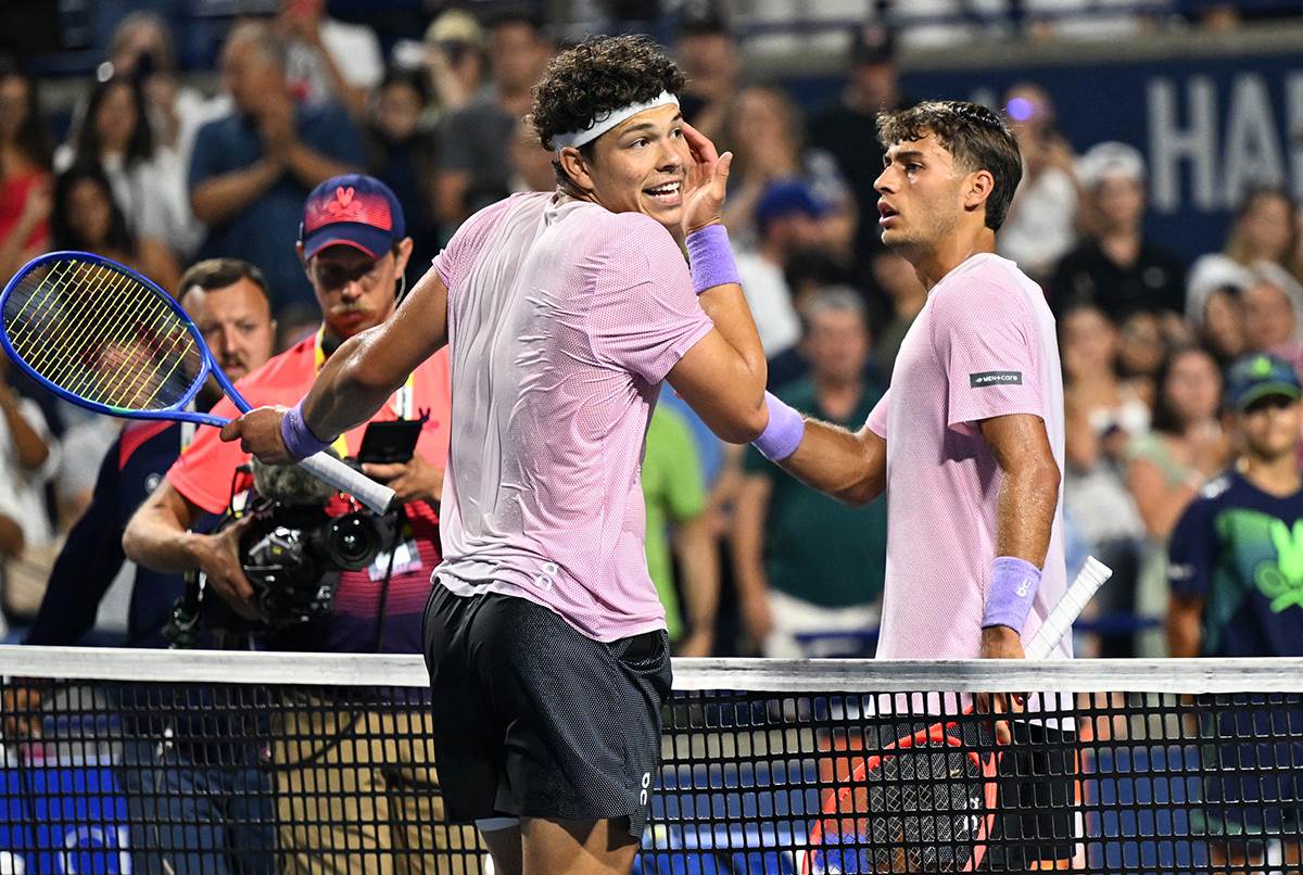  sukob Bena Šeltona i Flavija Kobolija na kraju meča u Torontu 