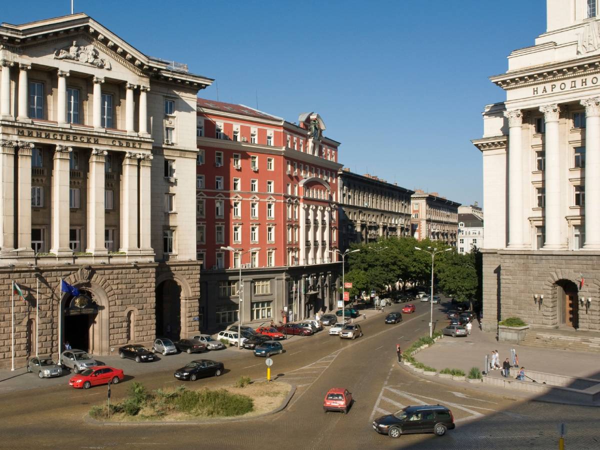  Pala vlada u Bugarskoj: Premijer Željazkov podnio kolektivnu ostavku 