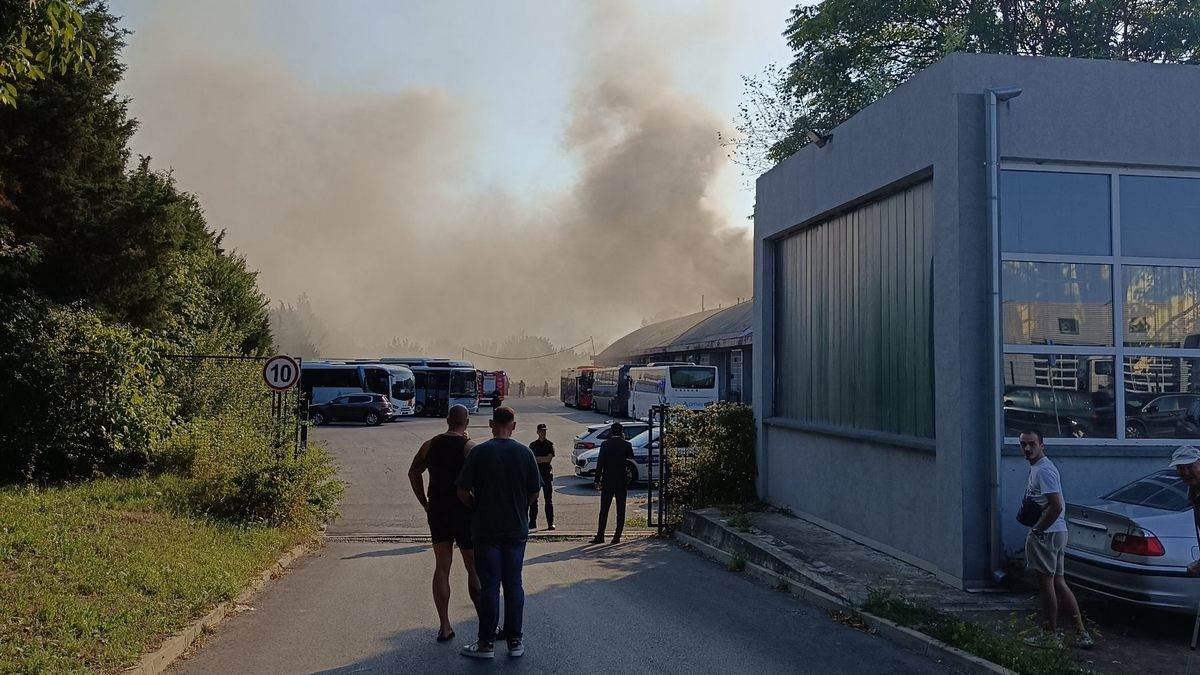  Požar u Osijeku: Gori poslovna zgrada 