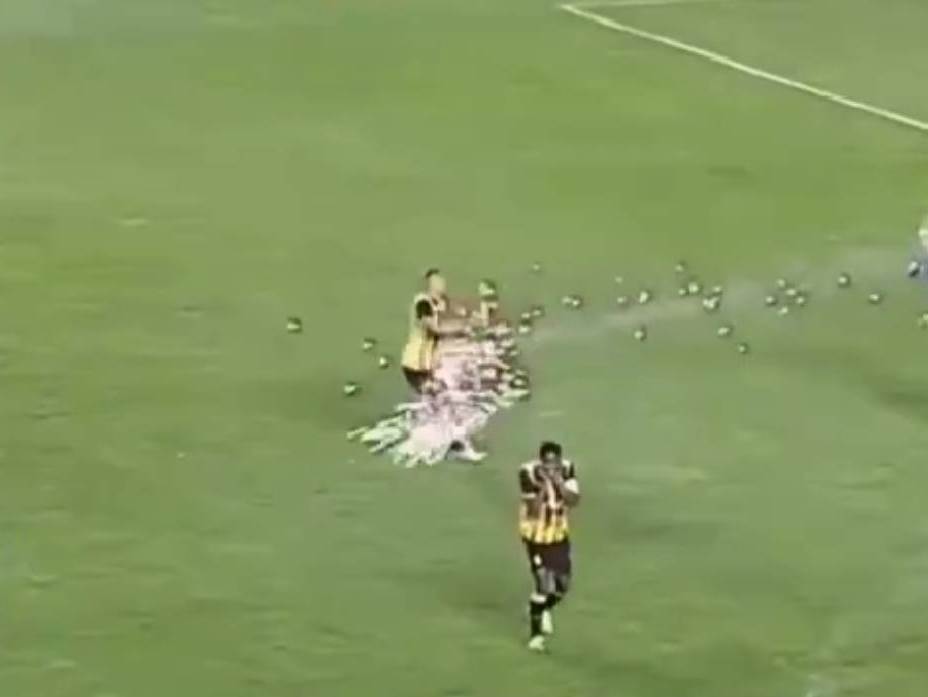  Navijači u Boliviji pogodili raketom fudbalera u testise 