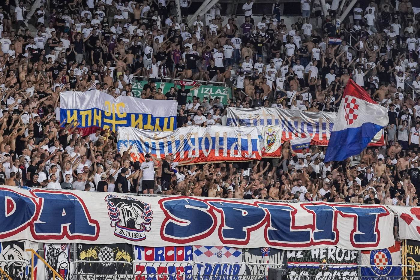  Torcida skandirala ustaške parole  