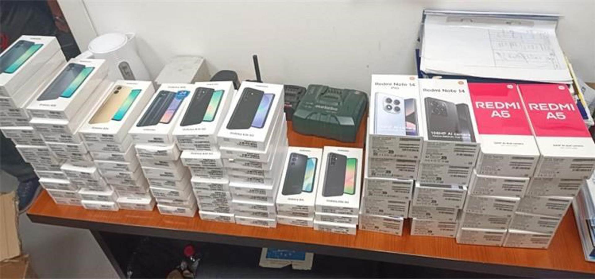  Pokušao prokrijumčariti 384 telefona u hladnjači: Državljanin BiH kažnjen sa 12.000 evra u Slavonskom Brodu (FOTO) 