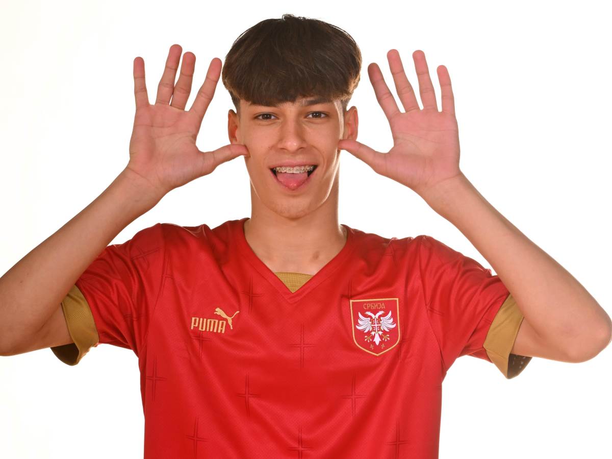  Dušan Jovanović kao Vladimir Stojković Oprostite mi moju ružnu prošlost 