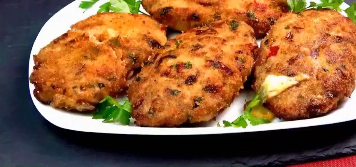  Recept za pohovane šnicle punjene sirom, hrskave spolja, a sočne iznutra 