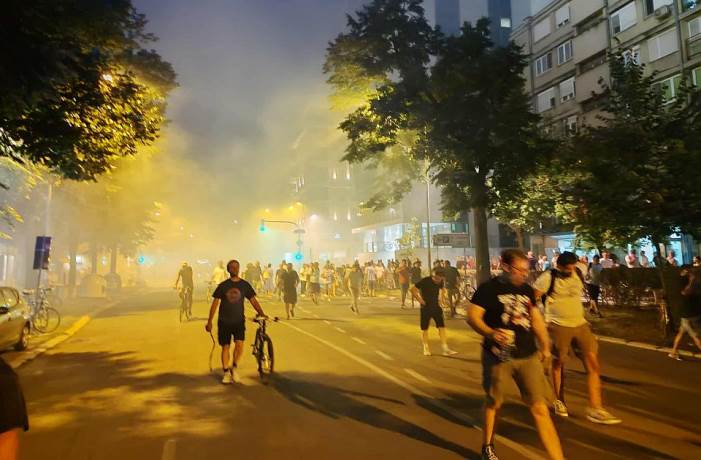  Neredi u Novom Sadu (FOTO/VIDEO) 