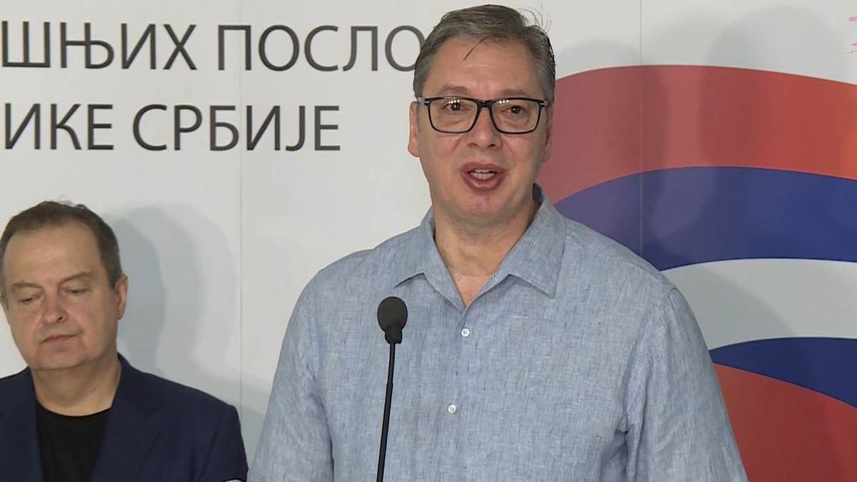  Vučić: "Nekim čudom smo uspjeli da sačuvamo mir, ide čišćenje ulica Beograda i Novog Sada" 