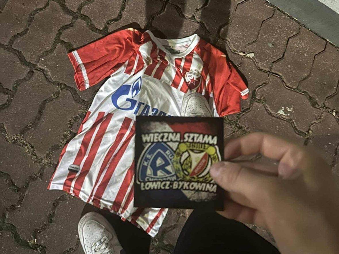  Poljaci gaze dres Crvene zvezde 