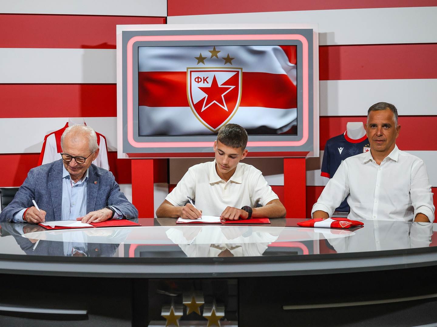 fk crvena zvezda dovela mihajla radovica 