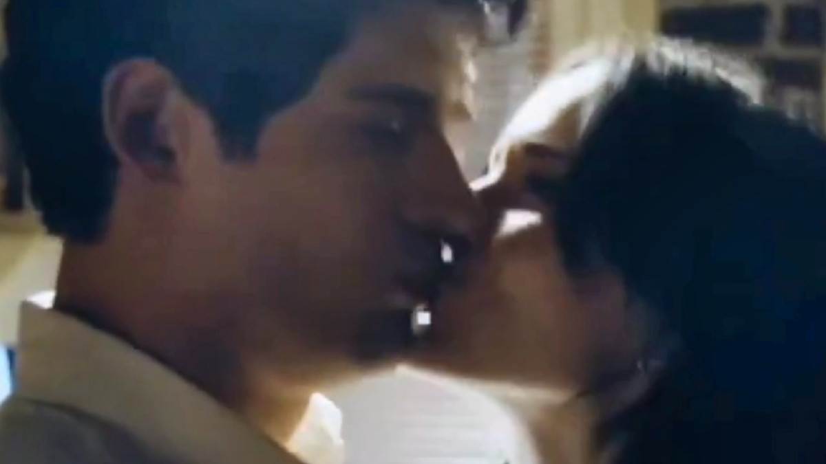  Dejvid Korensvet i Rejčel Broznahan poljubac na setu 