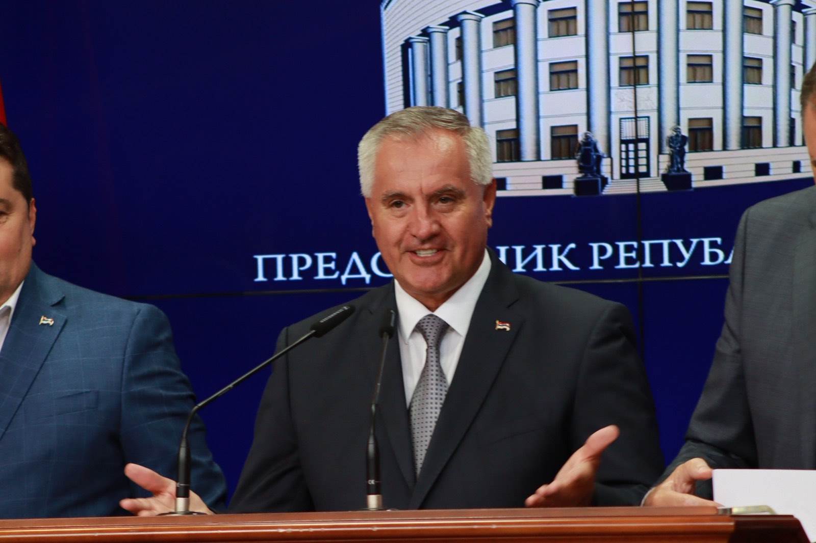  Radovan Višković podnio ostavku 