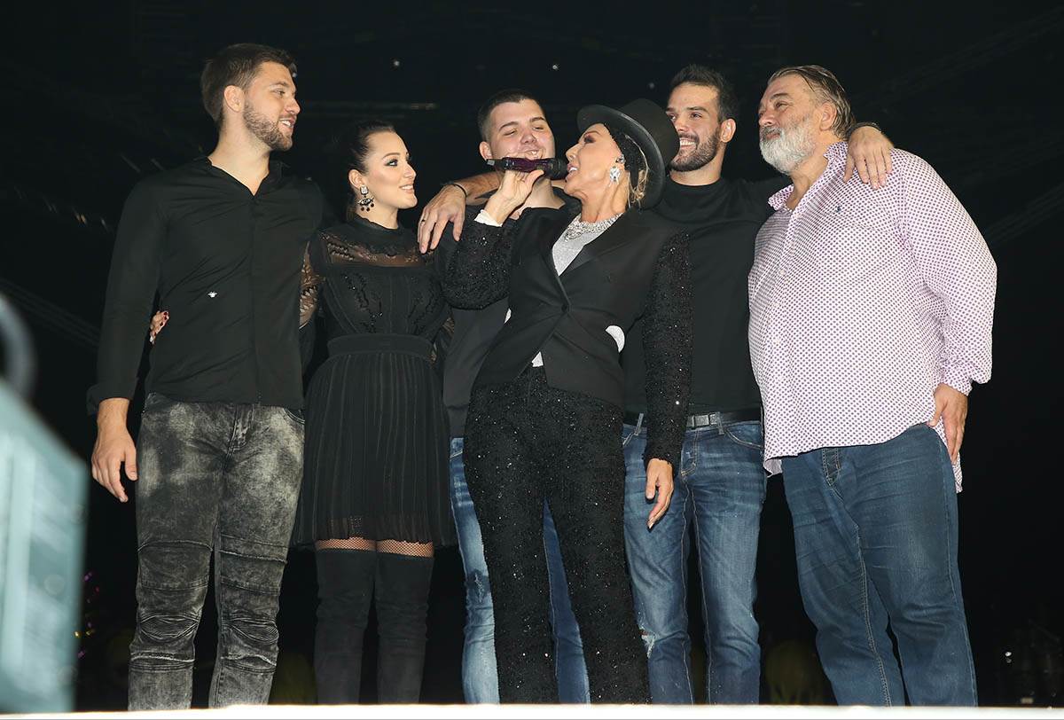  Lepa Brena slavi rođendan 