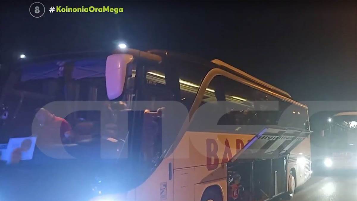  Kamenovan autobus u Grčkoj 