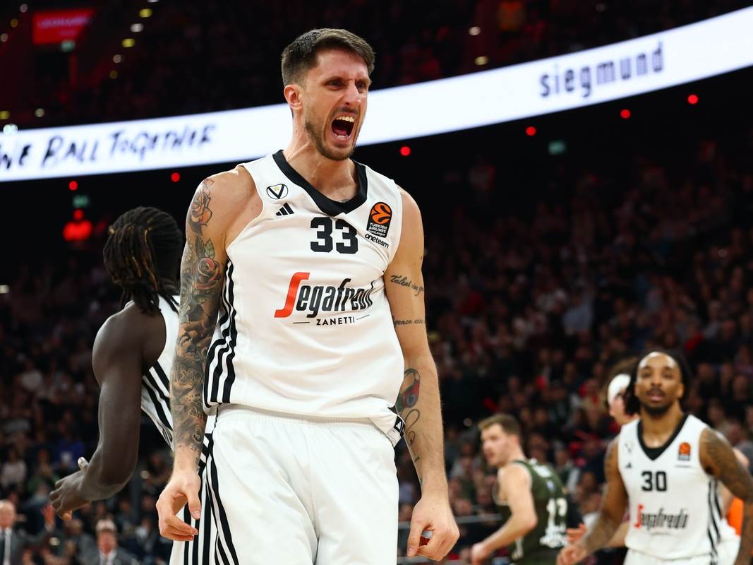  Akile Polonara igra za Dinamo Sasari 