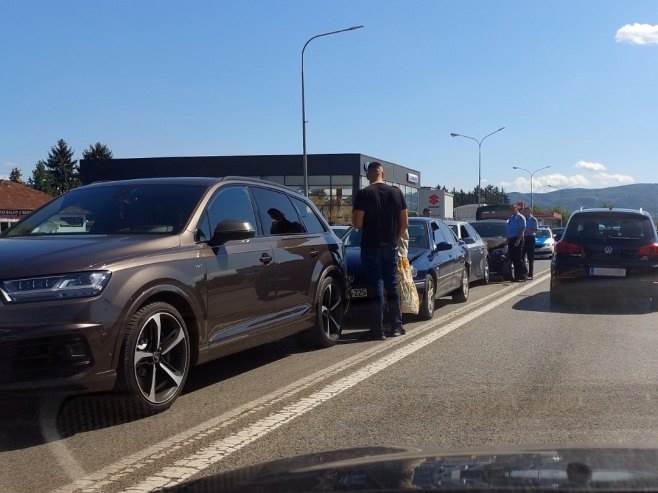  Udes u Banjaluci: Lančani sudar na zapadnom tranzitu, saobraćaj otežan 