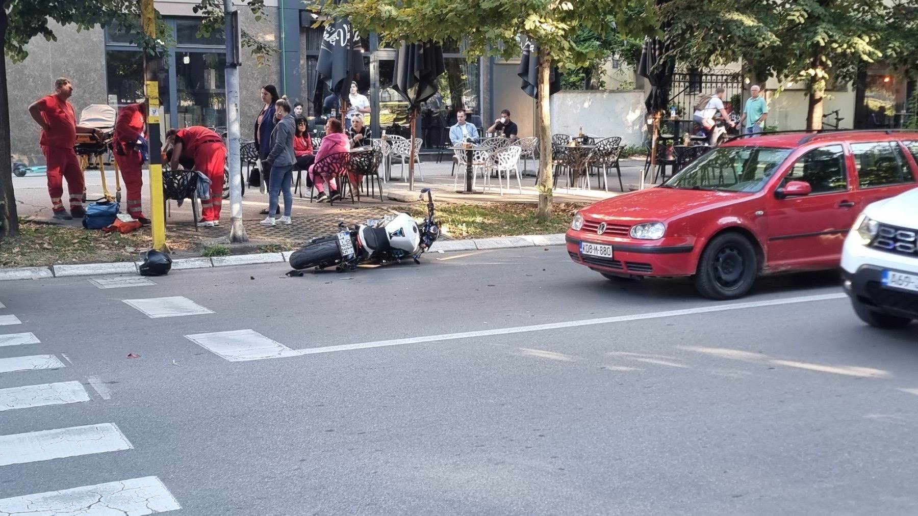  Auto udarilo motociklistu kod parka mladen stojanović 