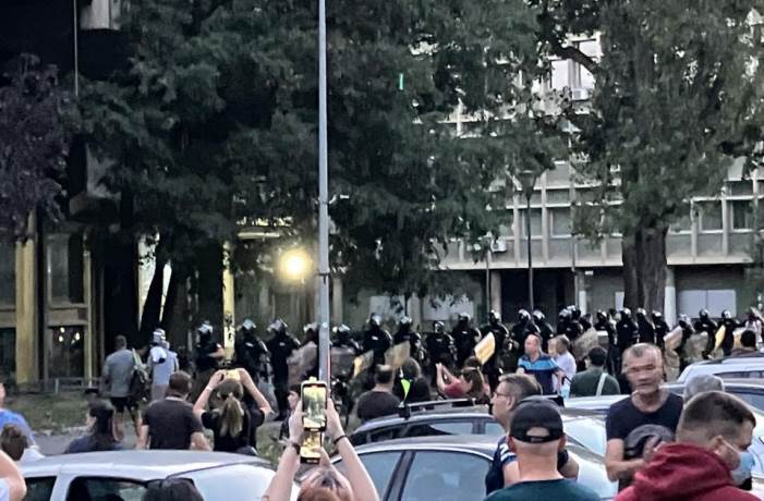  "Policija je došla na poziv dekana, to je naša dužnost": Ivica Dačić o neredima na Filozofskom fakultetu u Novom Sadu 