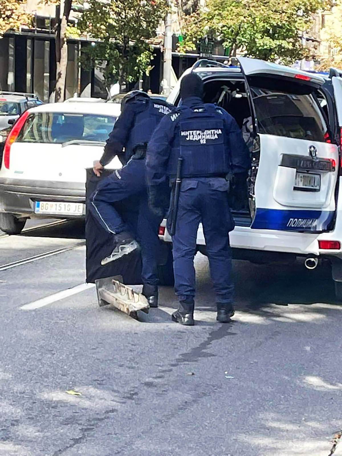  Uhapšen mladić zbog sukoba sa policijom u Novom Sadu 