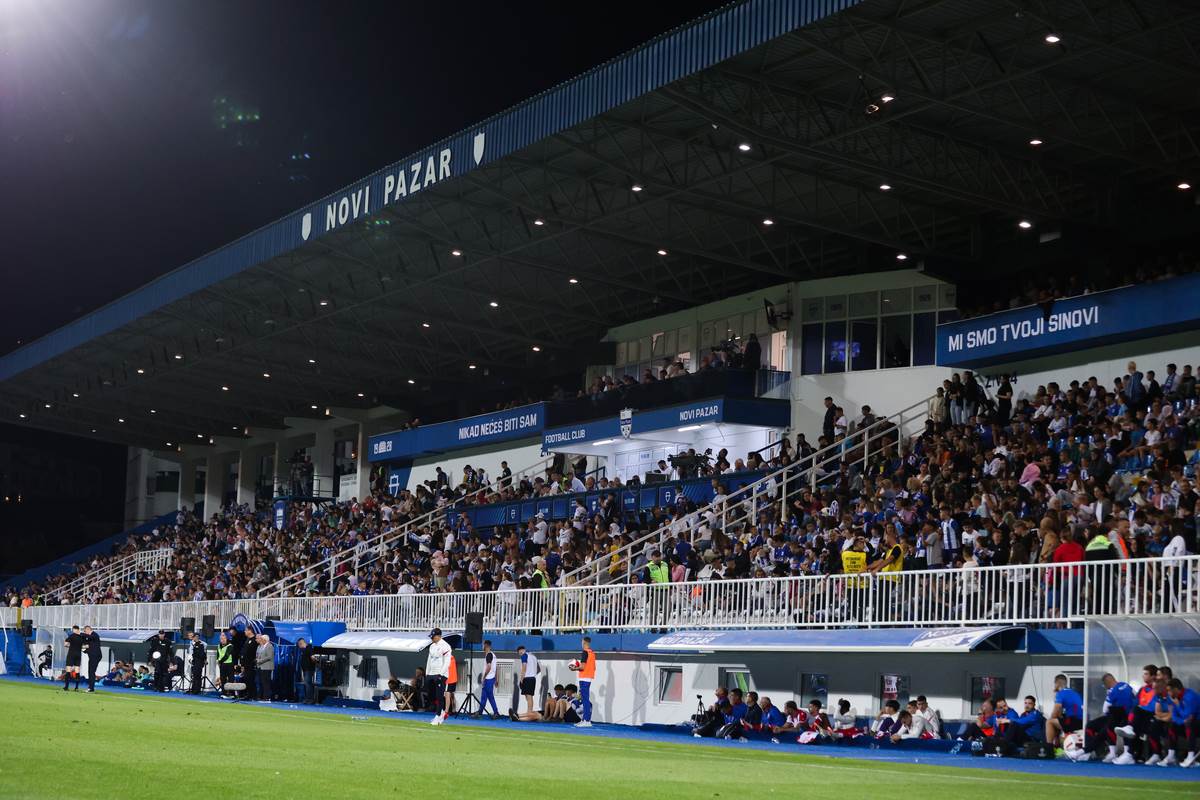  Žene i djeca vriježali fudbalere Crvene zvezde u Novom Pazaru  