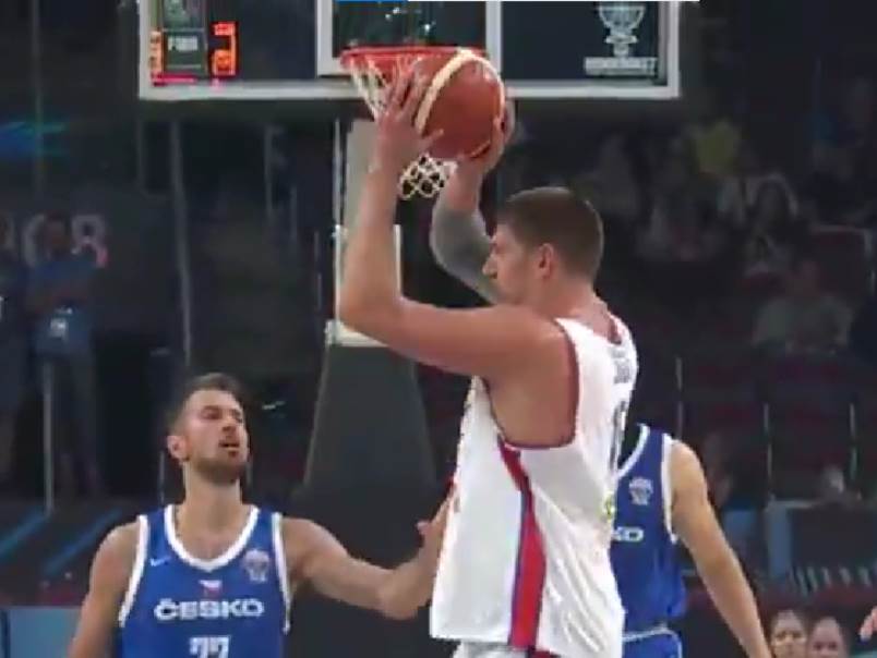  Asistencija Nikole Jokića za Nikolu Milutinova 