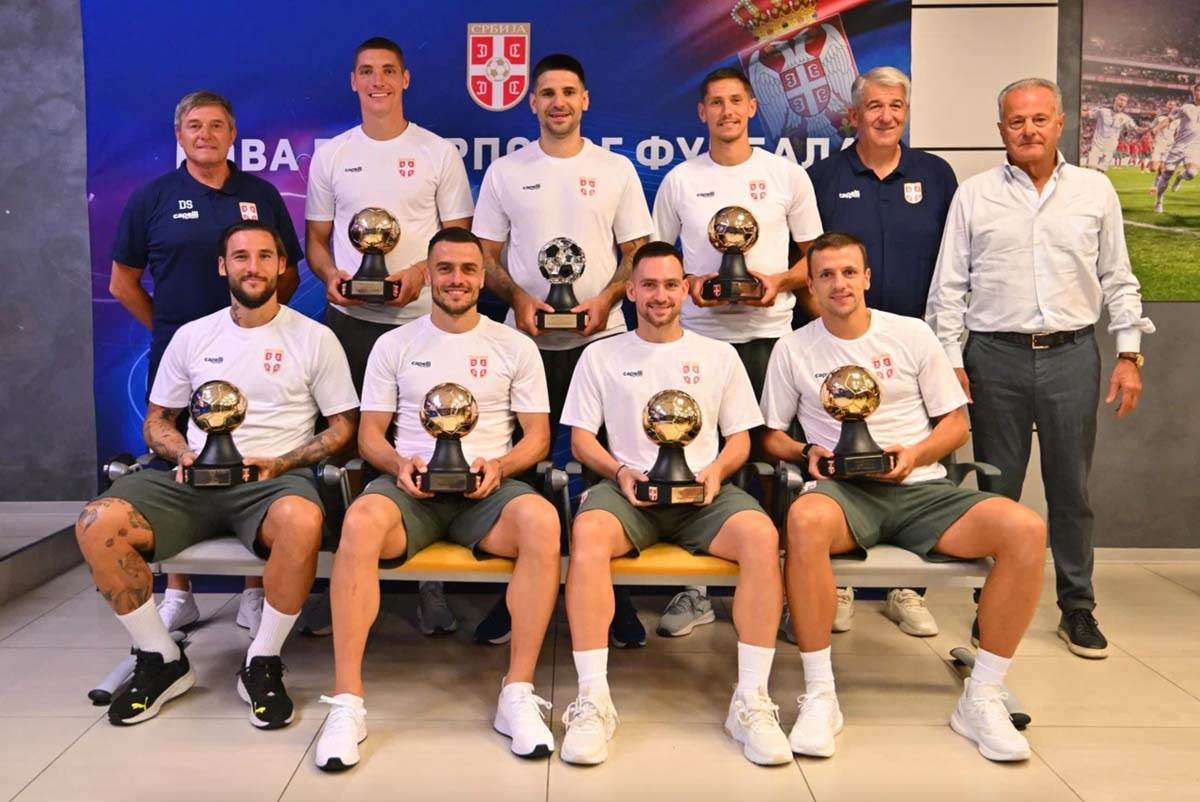  Fudbalski savez Srbije uručio nagrade igračima sa jubilarnim brojem nastupa 