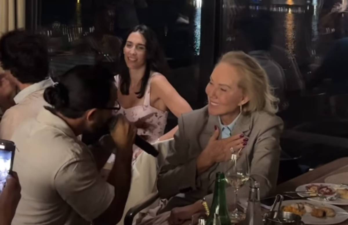  Lepa Brena proslavila rođenje unuke 