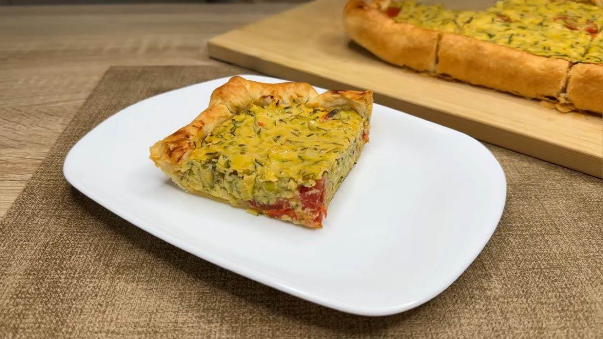  Pita sa tikvicama i paradajzom – jednostavan recept sa lisnatim tijestom 