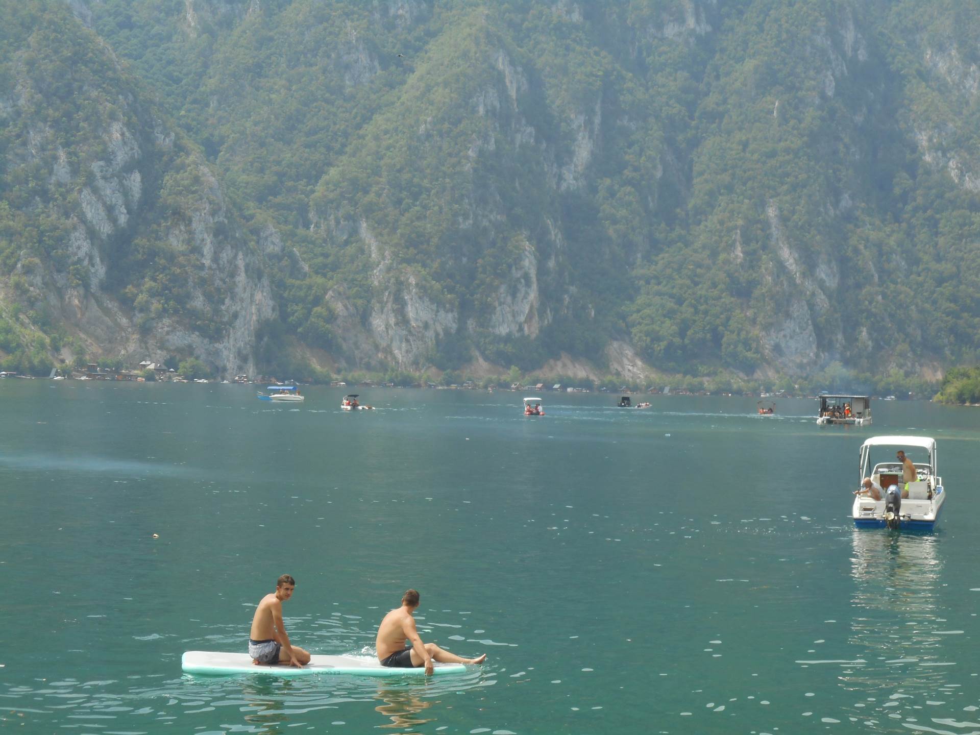  Skriveni biseri Srebrenice: Perućačko jezero privlači sve više turista 