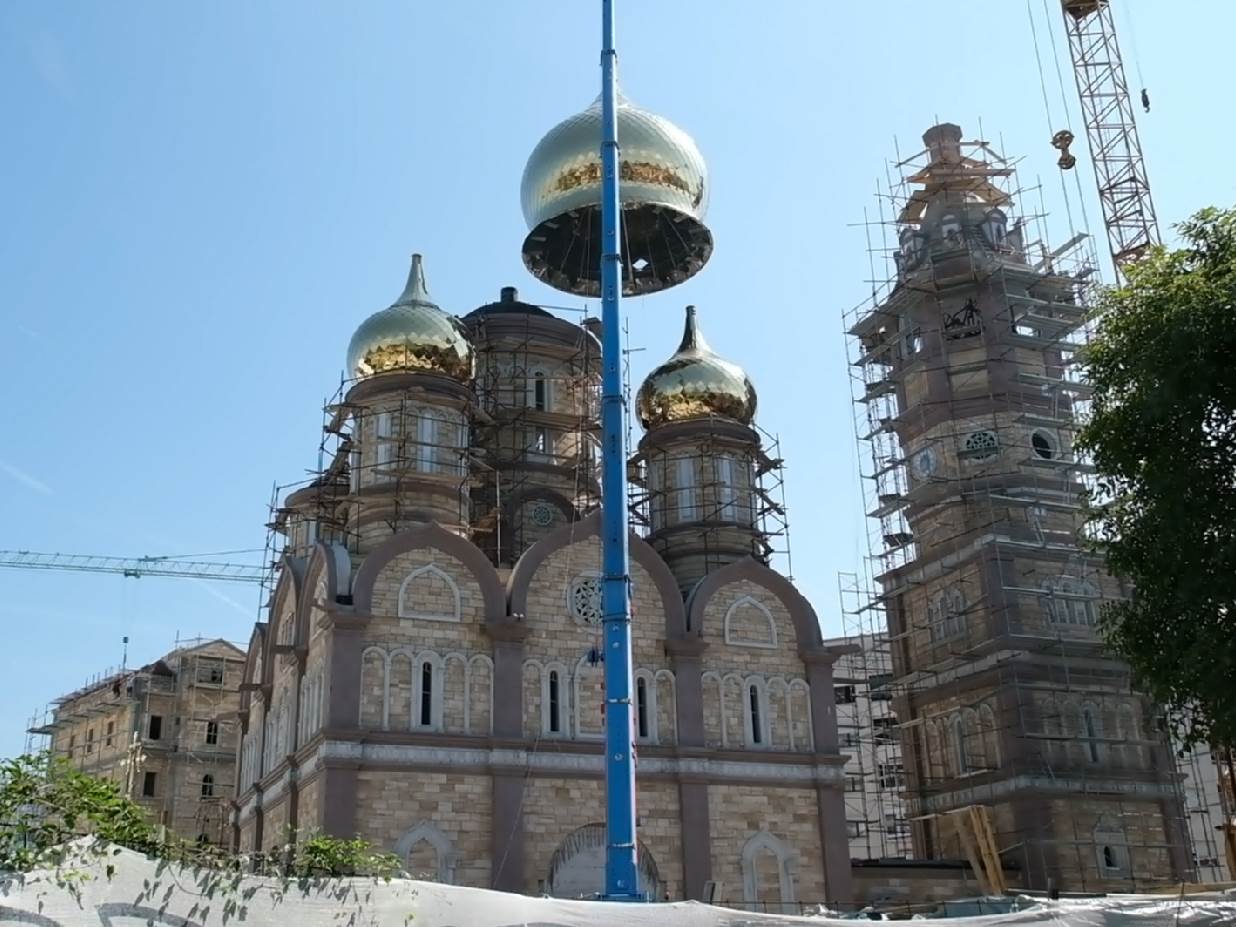  Na Srpsko-ruski hram u Banjaluci postavljene kupole (FOTO) 