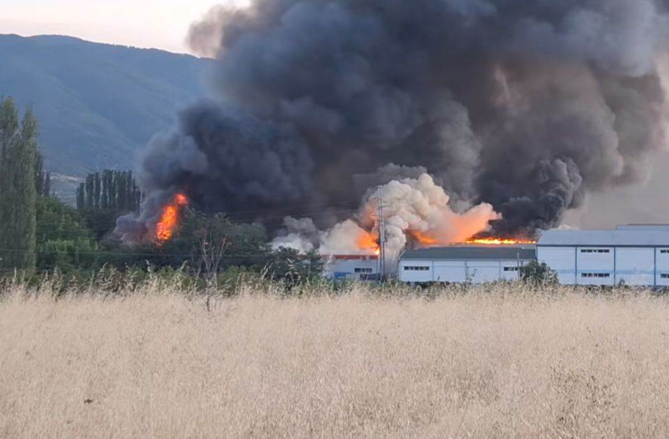  Požar u fabrici Makprogres u Sjevernoj Makedoniji 