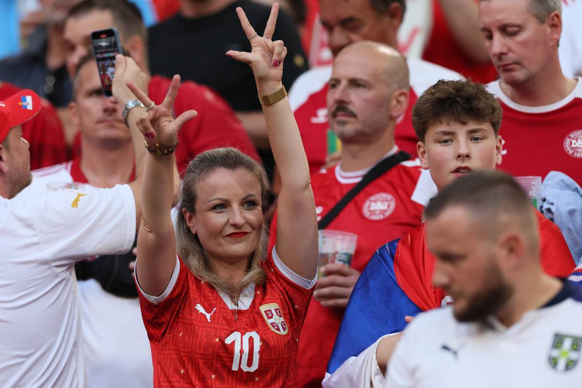  Fudbalski savez Srbije (FSS) oglasio se pred meč Srbije i Engleske. 