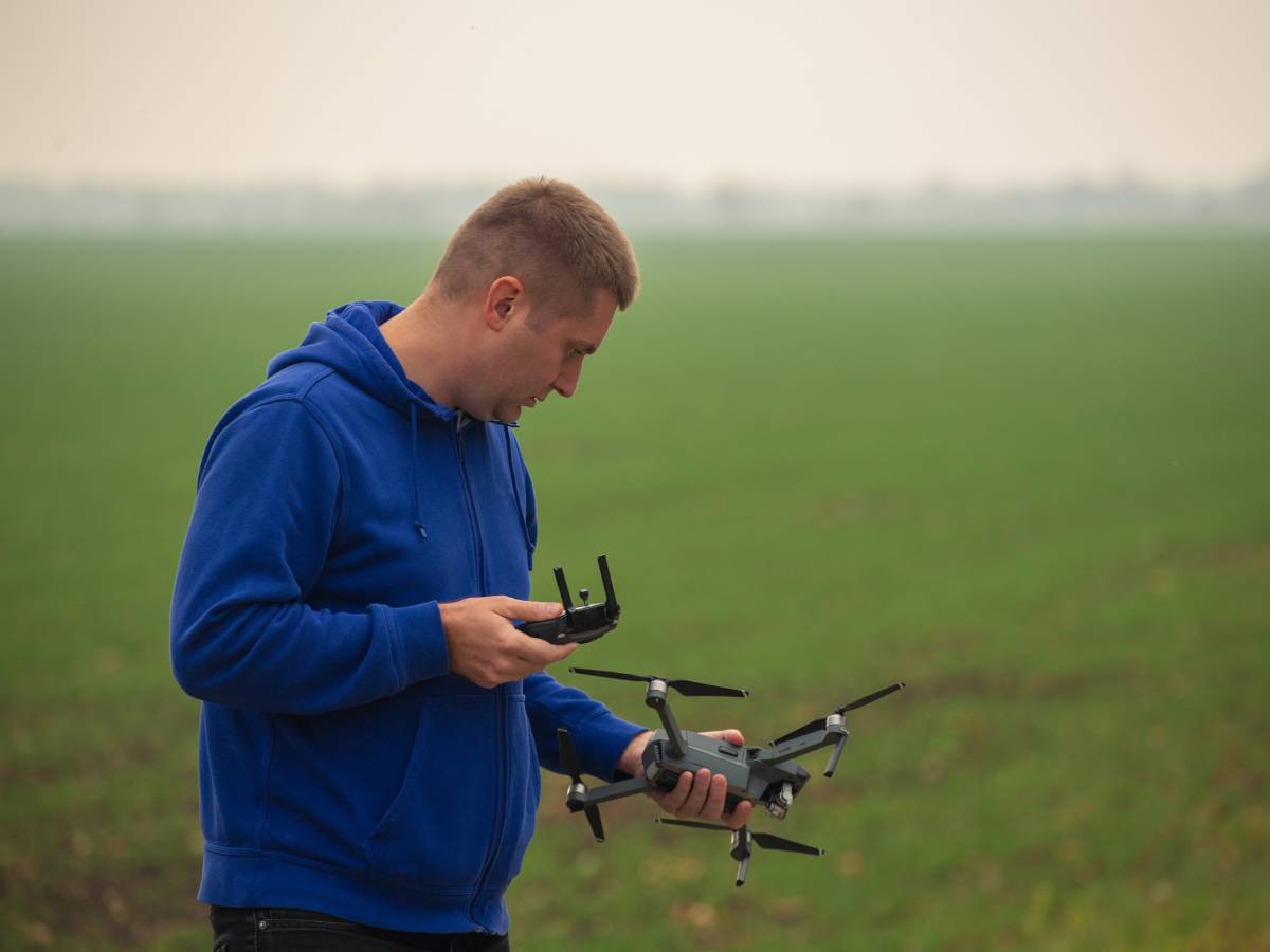  Dron sa vještsčkom inteligencijom za poljoprivredu 