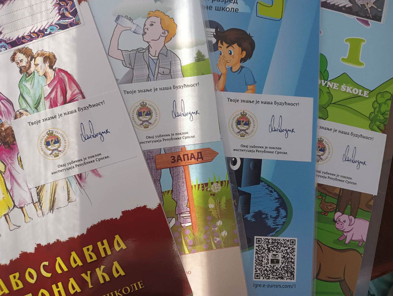  Naljepnice sa potpisom Dodika na udžbenicima u Srpskoj 