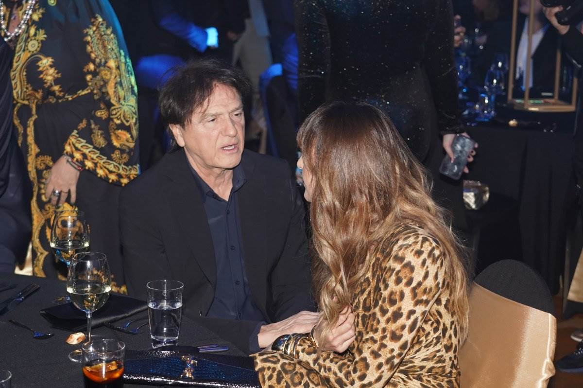  Honorari pjevača koji nastupaju za Novu Godinu 