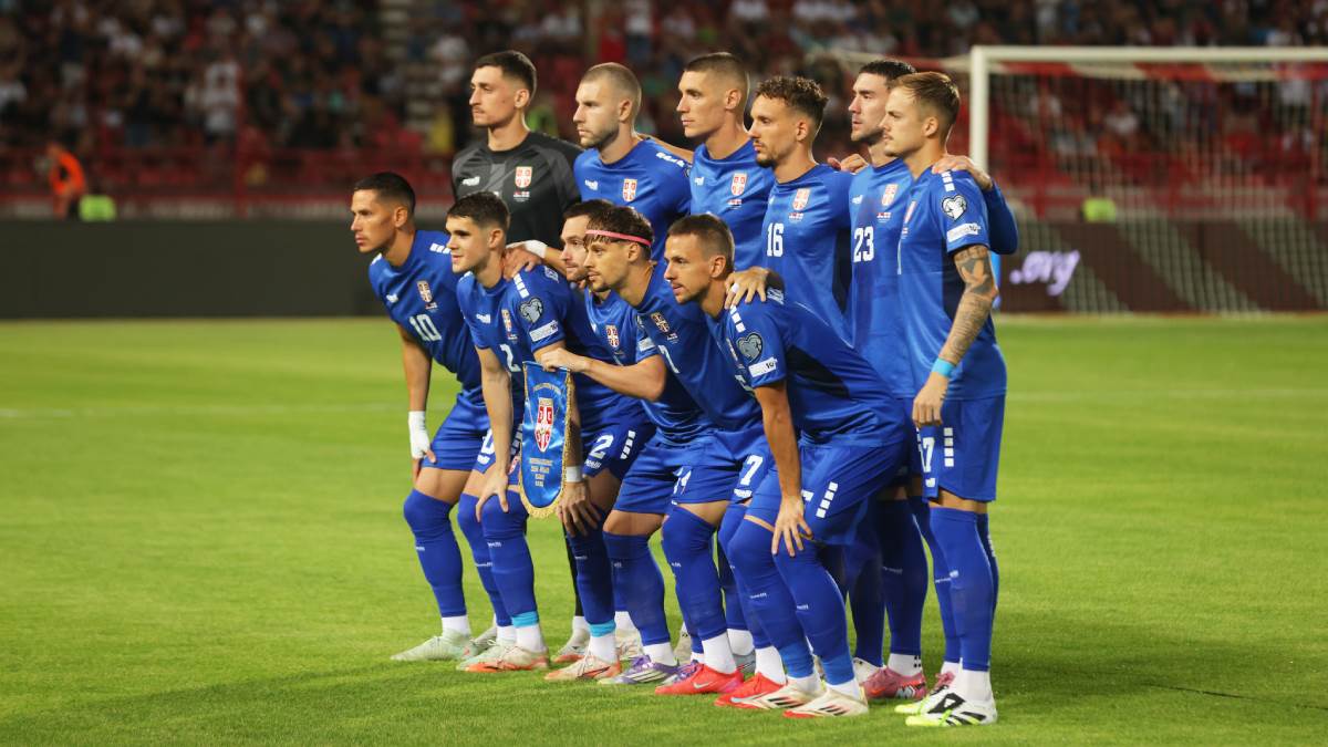  Fudbaleri Srbije u plavim dresovima  
