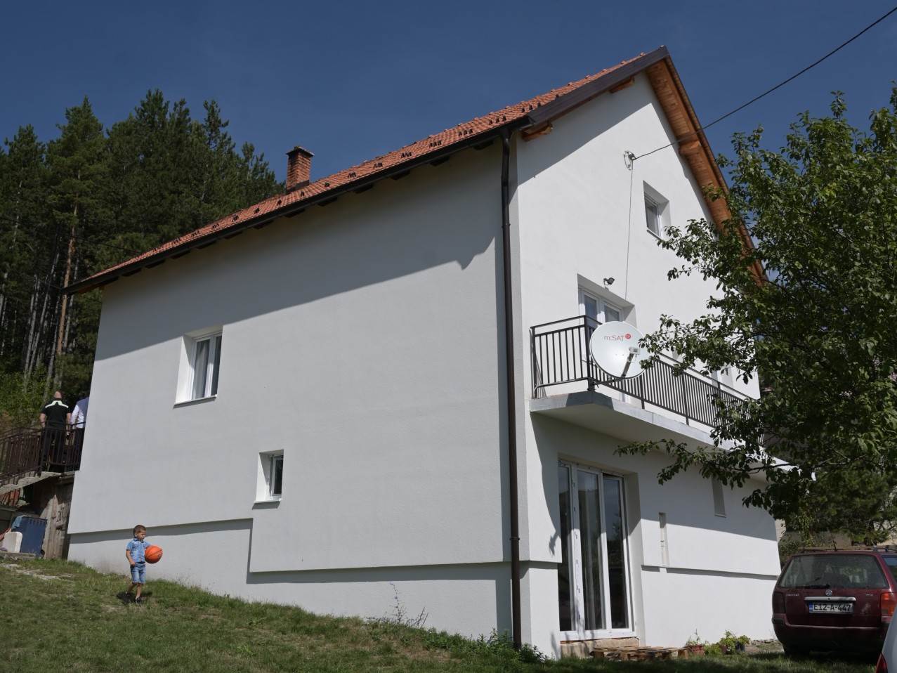  m:tel zbrinuo još jednu porodicu u Bosanskom Grahovu 