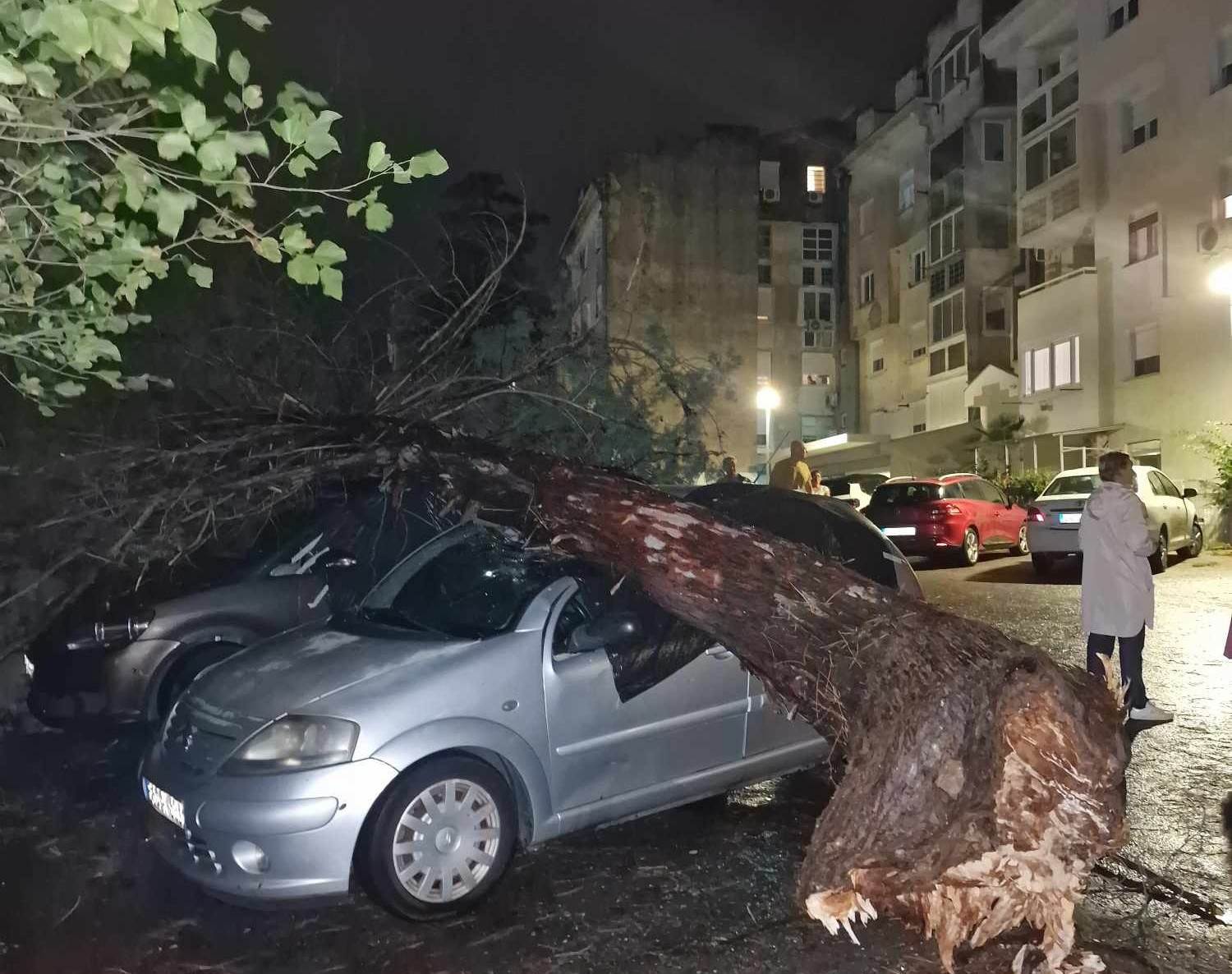  Mostar nevrijeme oštetilo 57 auta 
