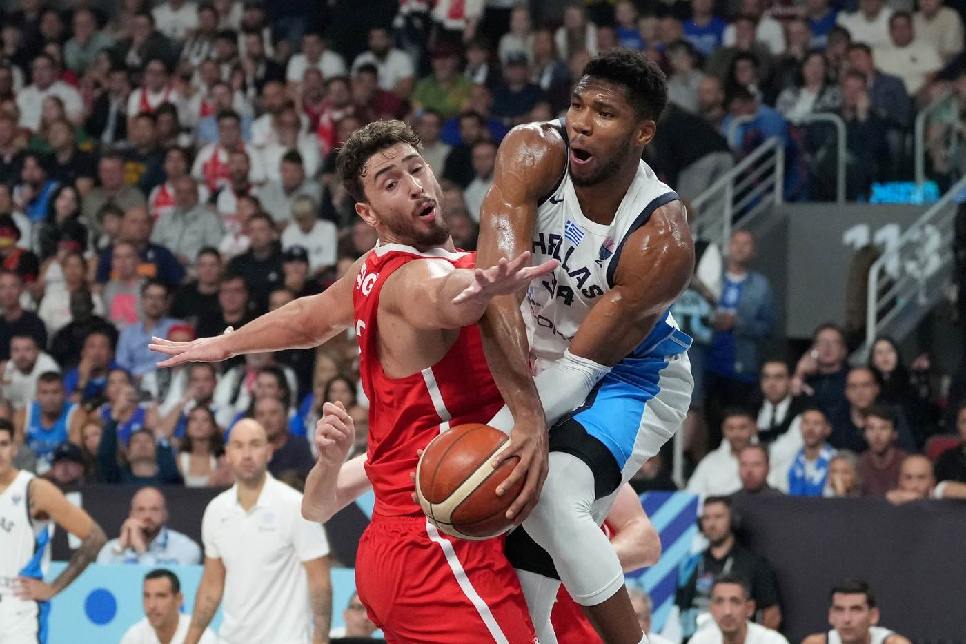  Janis Adetokunbo o Alperenu Šengunu  