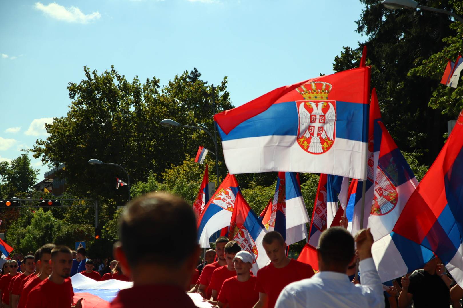  U Banjaluci razvijena srpska zastava duga 120 metara 