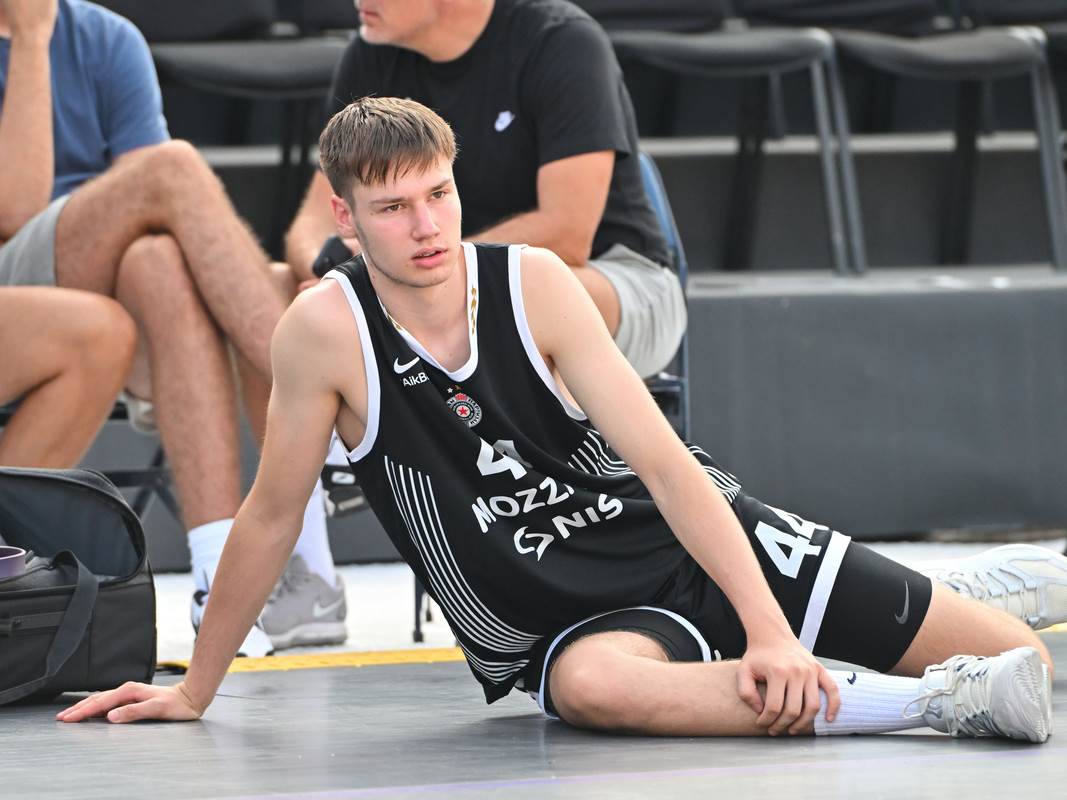  Uroš Danilović potpisao prvi ugovor za KK Partizan 