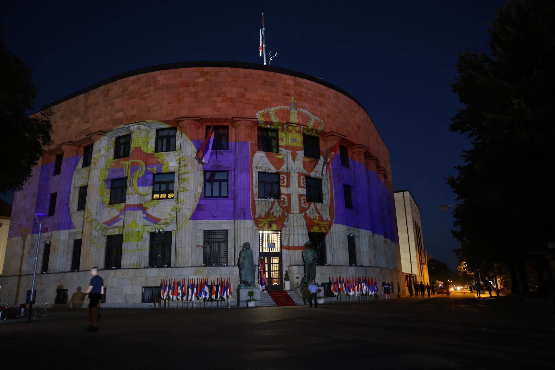  Palata Republike u bojama zastava Srpske i Srbije 