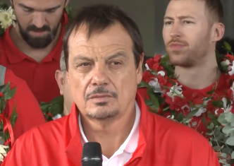  Ergin Ataman zaplakao na dočeku u Istanbulu 