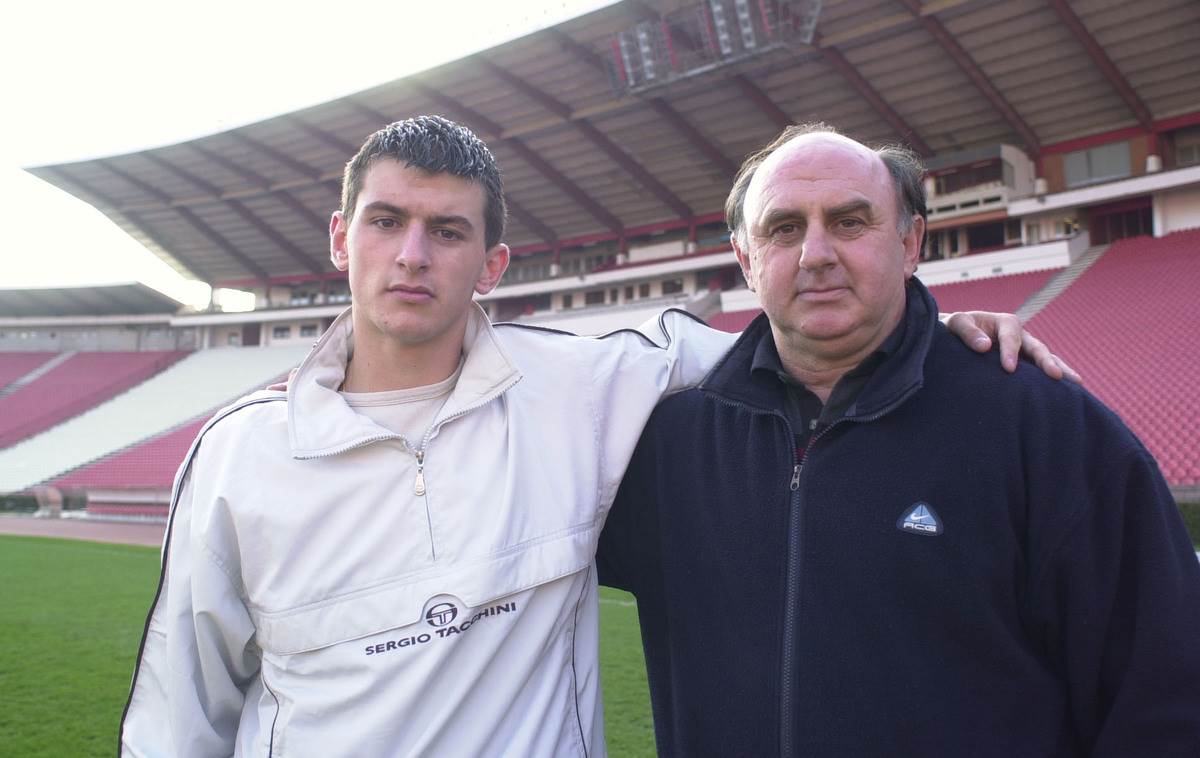  Dejan Milovanović preminuo je kao i njegov otac, igrajući fudbal. 