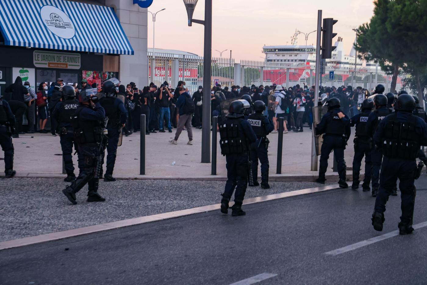  Masovni protesti širom Francuske 
