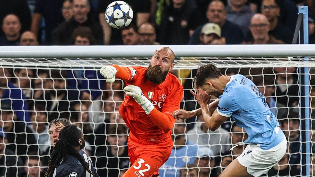  Liga šampiona Mančester siti Napoli branio Vanja Milinković Savić 